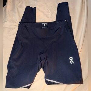 On cloud running tights